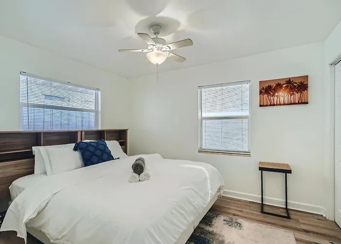 Hidden Oasis ** Stunning 2 Bedroom ** Sunset Shores