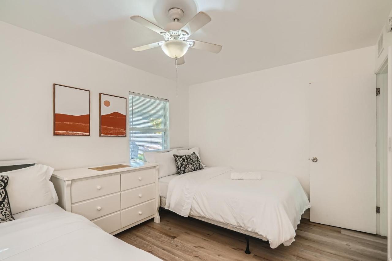 Hidden Oasis ** Stunning 2 Bedroom ** Sunset Shores Appartement