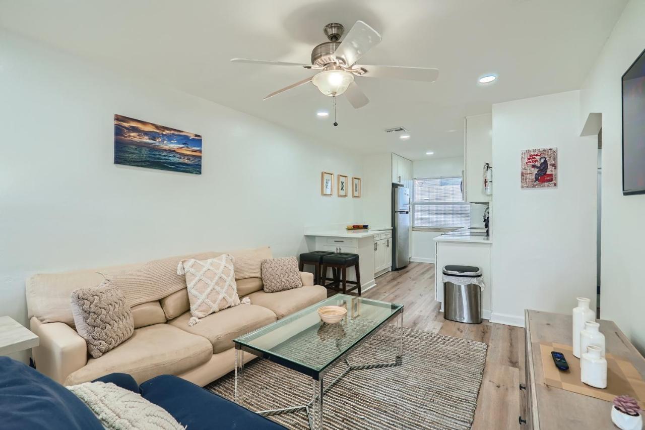 Hidden Oasis ** Stunning 2 Bedroom ** Sunset Shores Appartement